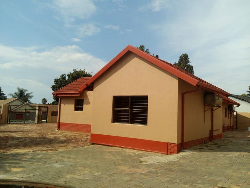6 Bedroom Property for Sale in Evans Park Gauteng