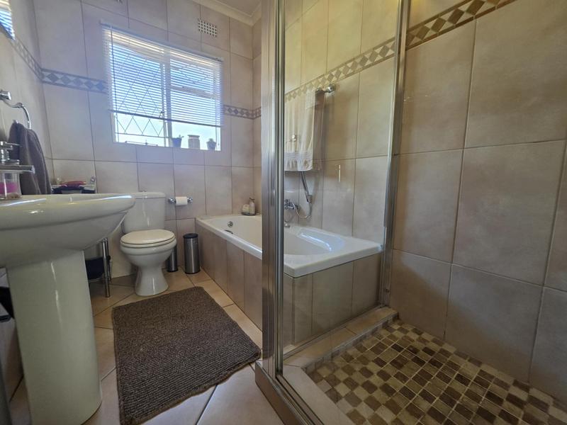 4 Bedroom Property for Sale in Brackenhurst Gauteng