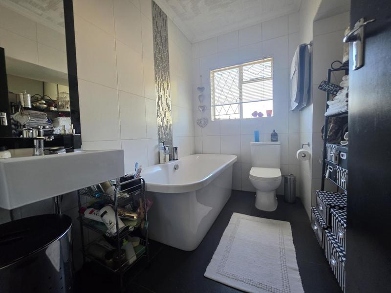 4 Bedroom Property for Sale in Brackenhurst Gauteng