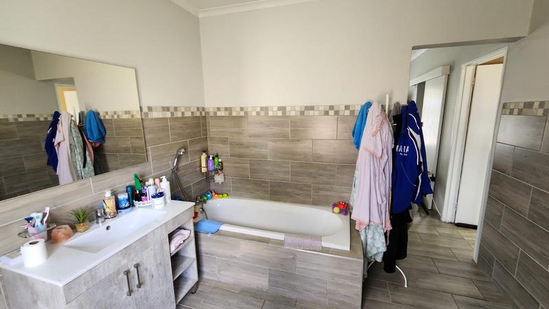 4 Bedroom Property for Sale in Brackenhurst Gauteng