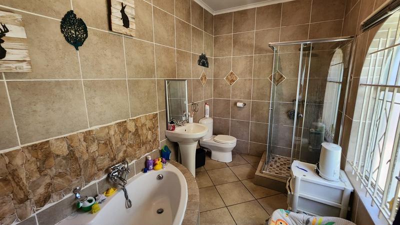 4 Bedroom Property for Sale in Brackenhurst Gauteng