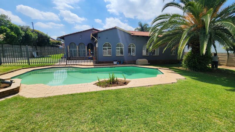 4 Bedroom Property for Sale in Brackenhurst Gauteng
