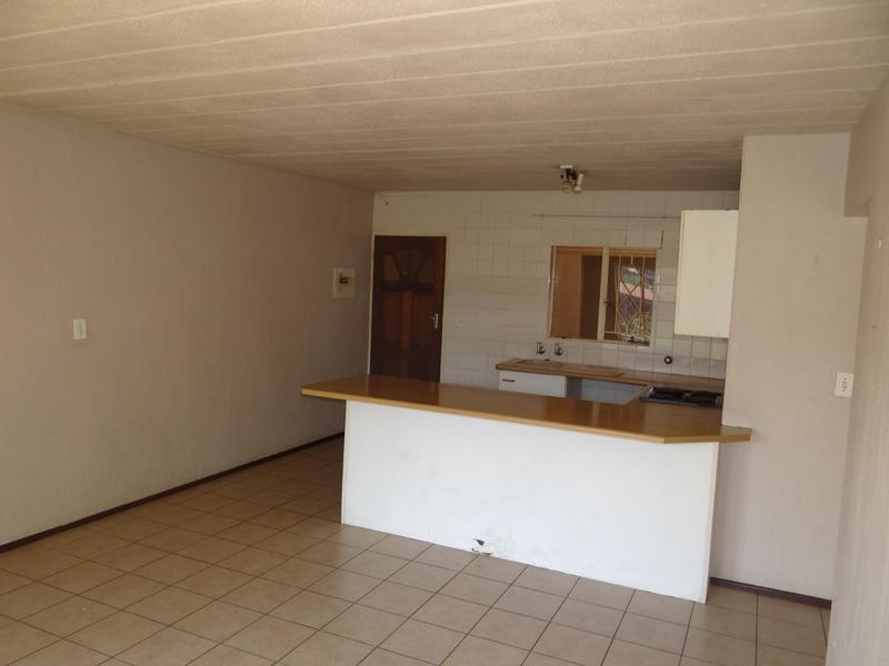 To Let 2 Bedroom Property for Rent in Helderkruin Gauteng