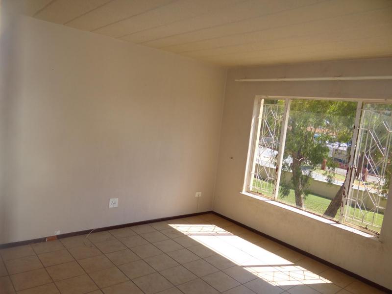 To Let 2 Bedroom Property for Rent in Helderkruin Gauteng