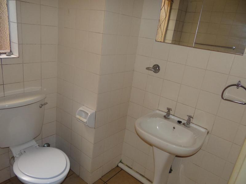 To Let 2 Bedroom Property for Rent in Helderkruin Gauteng