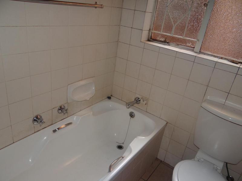 To Let 2 Bedroom Property for Rent in Helderkruin Gauteng