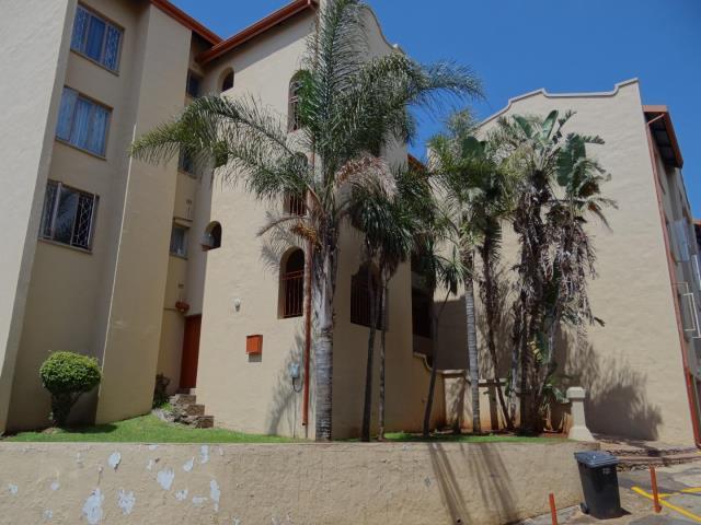 To Let 2 Bedroom Property for Rent in Helderkruin Gauteng