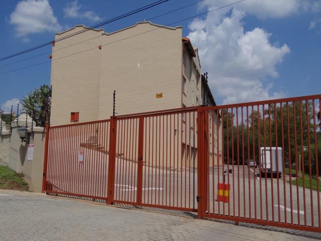 To Let 2 Bedroom Property for Rent in Helderkruin Gauteng