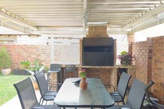 2 Bedroom Property for Sale in Monavoni Gauteng