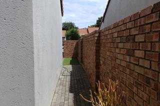 2 Bedroom Property for Sale in Monavoni Gauteng