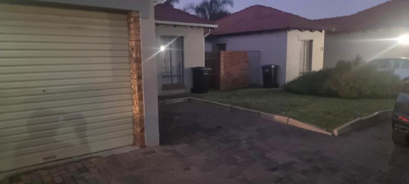 2 Bedroom Property for Sale in Monavoni Gauteng