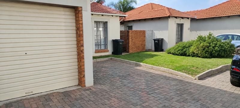 2 Bedroom Property for Sale in Monavoni Gauteng
