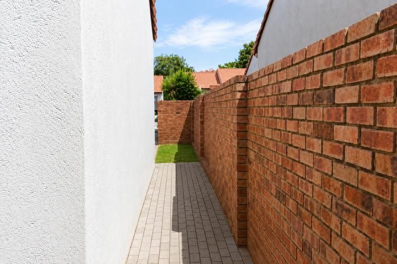 2 Bedroom Property for Sale in Monavoni Gauteng