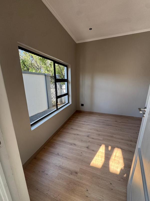 6 Bedroom Property for Sale in Midstream Estate Gauteng