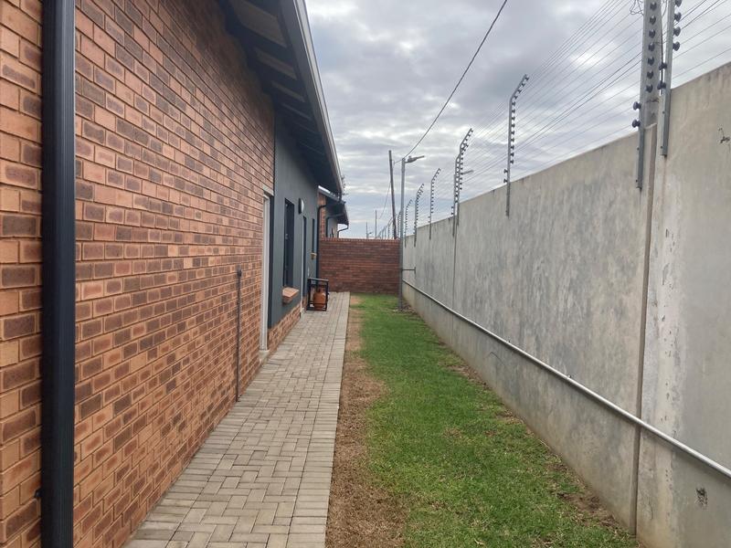 3 Bedroom Property for Sale in Six Fountains Estate Gauteng