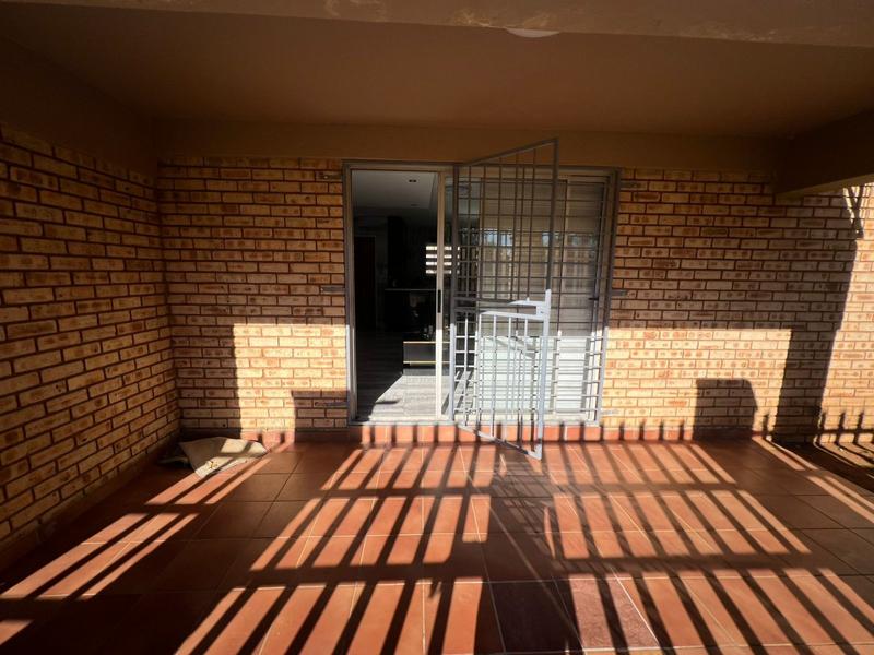2 Bedroom Property for Sale in Helikonpark Gauteng