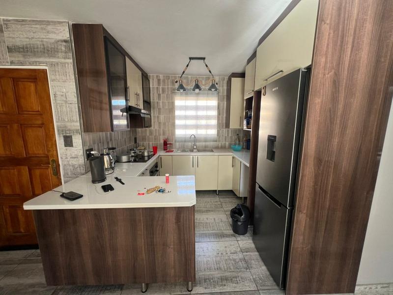 2 Bedroom Property for Sale in Helikonpark Gauteng