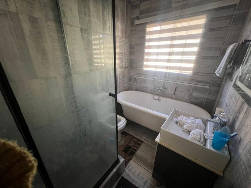 2 Bedroom Property for Sale in Helikonpark Gauteng