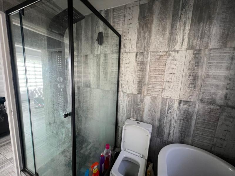 2 Bedroom Property for Sale in Helikonpark Gauteng