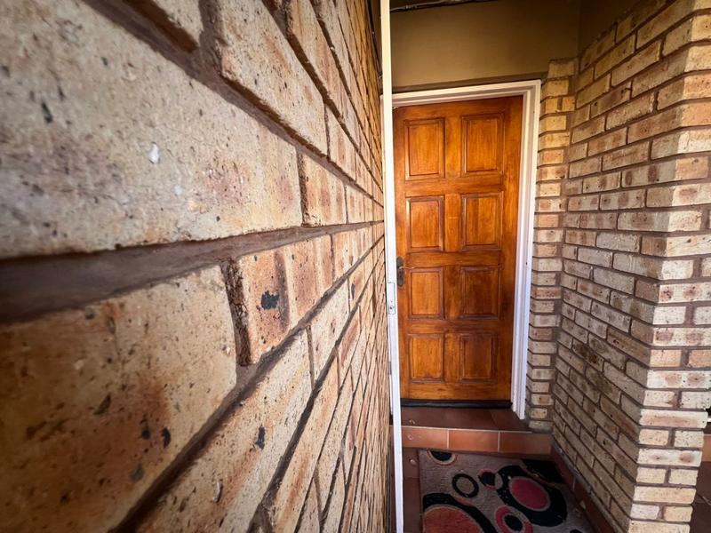 2 Bedroom Property for Sale in Helikonpark Gauteng