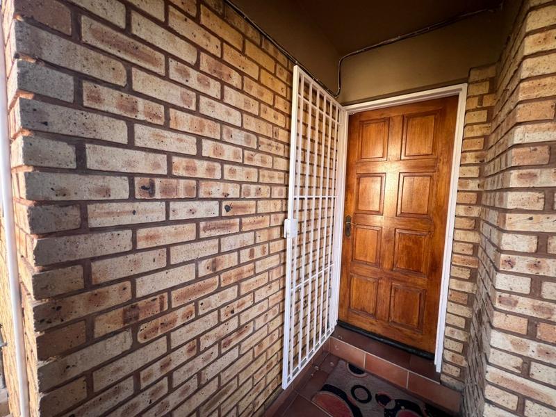 2 Bedroom Property for Sale in Helikonpark Gauteng