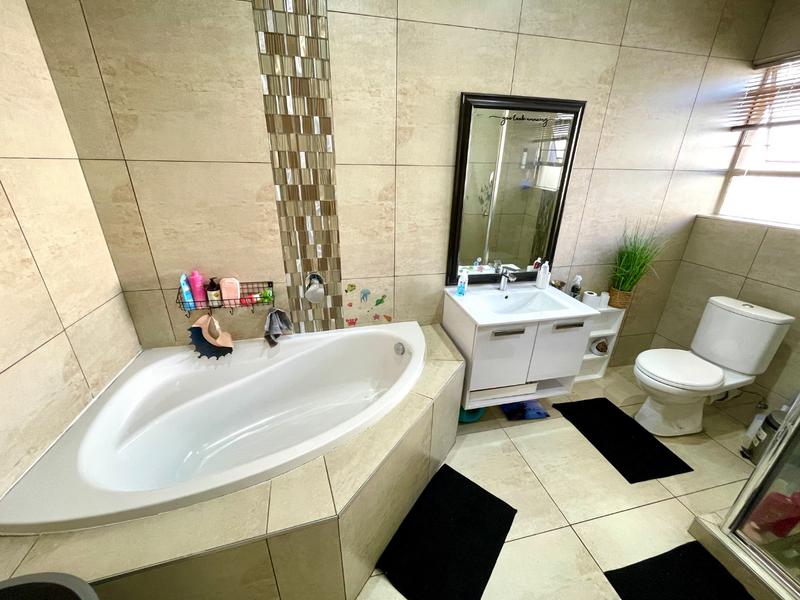 4 Bedroom Property for Sale in Rant En Dal Gauteng