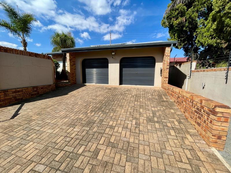 4 Bedroom Property for Sale in Rant En Dal Gauteng