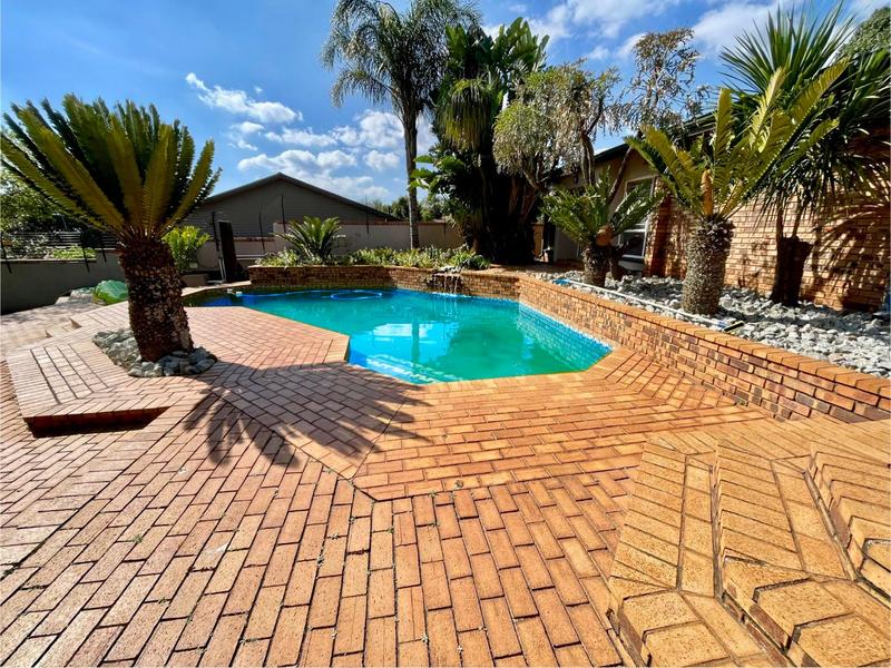 4 Bedroom Property for Sale in Rant En Dal Gauteng