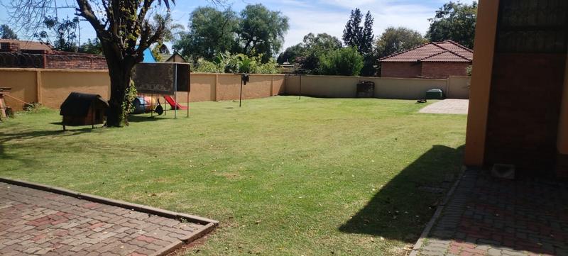 5 Bedroom Property for Sale in Clayville Gauteng