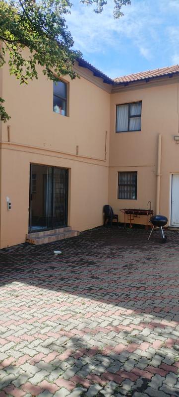 5 Bedroom Property for Sale in Clayville Gauteng