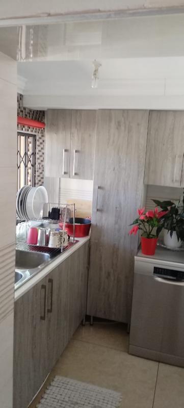 5 Bedroom Property for Sale in Clayville Gauteng