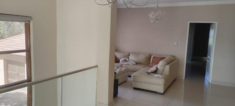 5 Bedroom Property for Sale in Clayville Gauteng