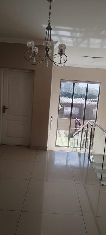 5 Bedroom Property for Sale in Clayville Gauteng