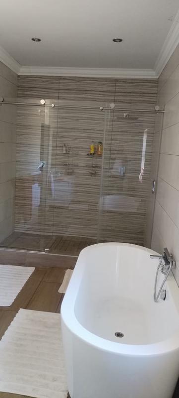 5 Bedroom Property for Sale in Clayville Gauteng