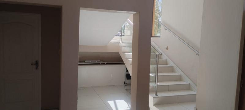 5 Bedroom Property for Sale in Clayville Gauteng