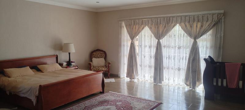 5 Bedroom Property for Sale in Clayville Gauteng