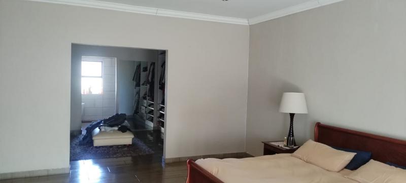 5 Bedroom Property for Sale in Clayville Gauteng