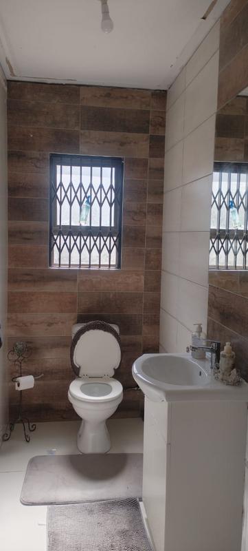 5 Bedroom Property for Sale in Clayville Gauteng