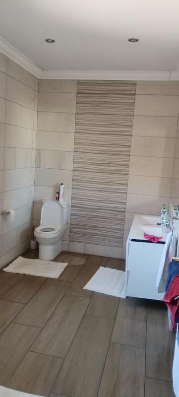 5 Bedroom Property for Sale in Clayville Gauteng