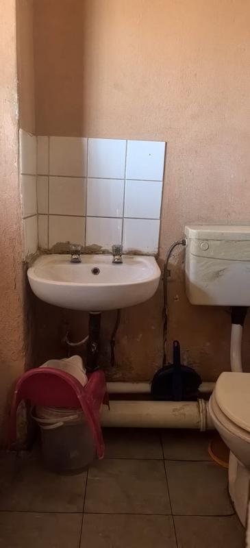 2 Bedroom Property for Sale in Commercia Gauteng