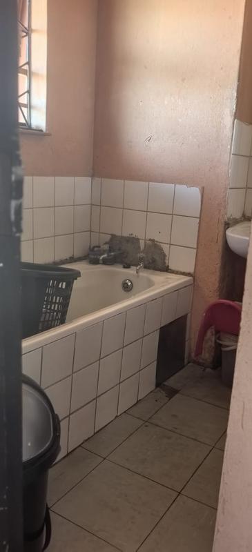 2 Bedroom Property for Sale in Commercia Gauteng