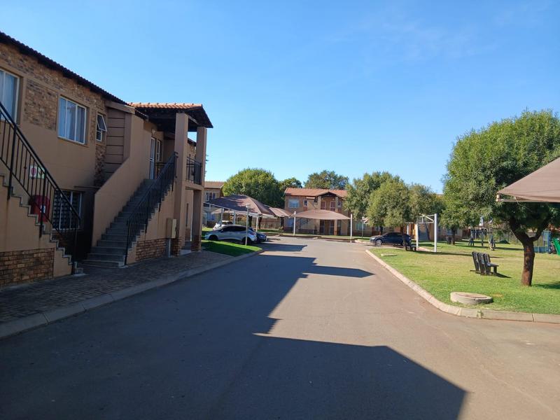 2 Bedroom Property for Sale in Protea Glen Gauteng