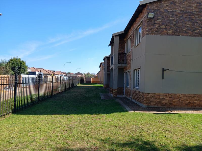 2 Bedroom Property for Sale in Protea Glen Gauteng