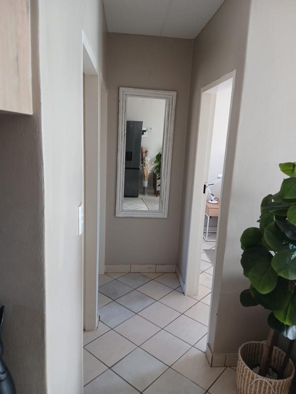 2 Bedroom Property for Sale in Protea Glen Gauteng