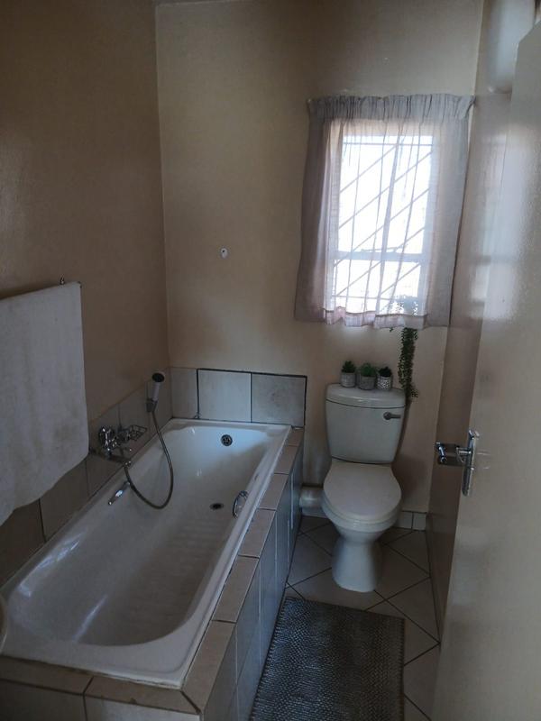 2 Bedroom Property for Sale in Protea Glen Gauteng