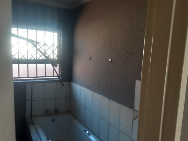 To Let 3 Bedroom Property for Rent in Protea Glen Gauteng