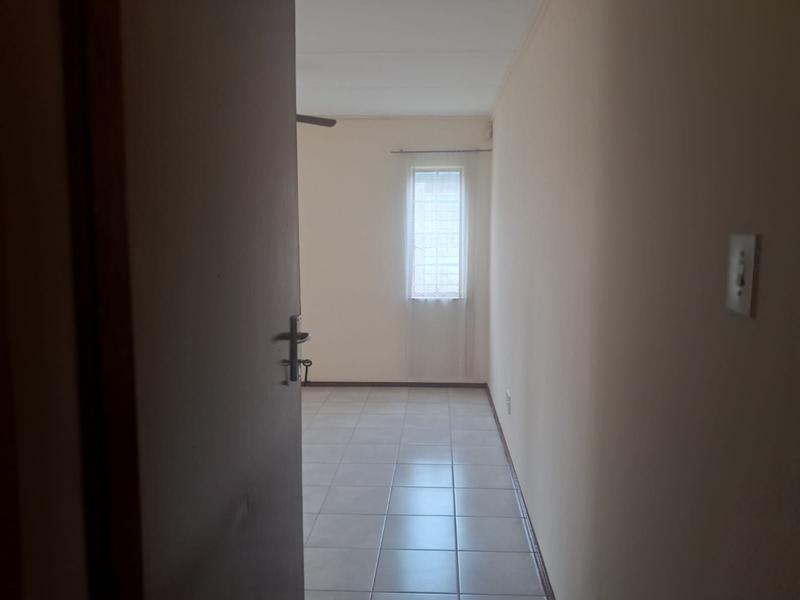 To Let 5 Bedroom Property for Rent in Elandspoort Gauteng