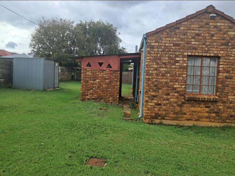 To Let 5 Bedroom Property for Rent in Elandspoort Gauteng