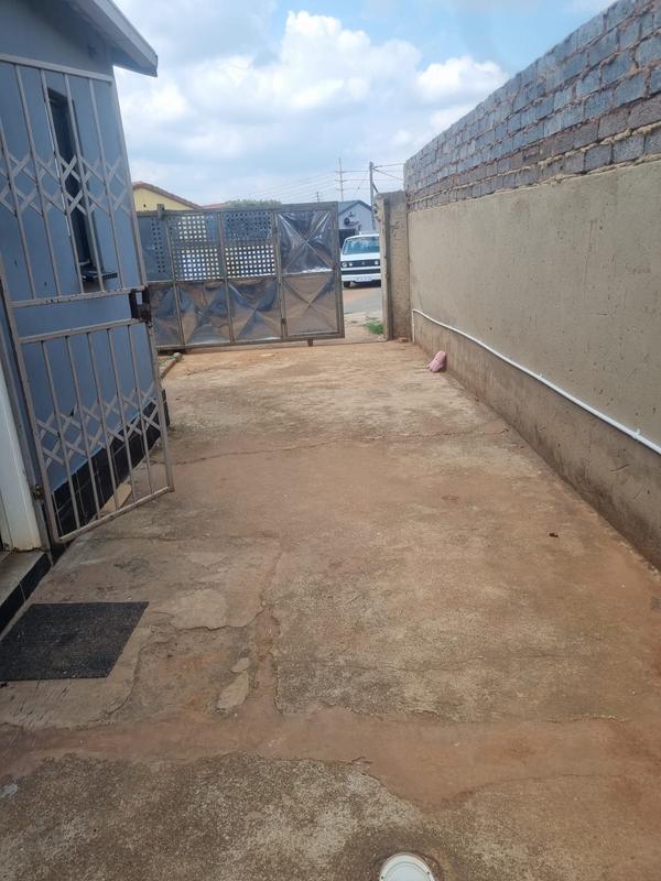 To Let 3 Bedroom Property for Rent in Bram Fischerville Gauteng