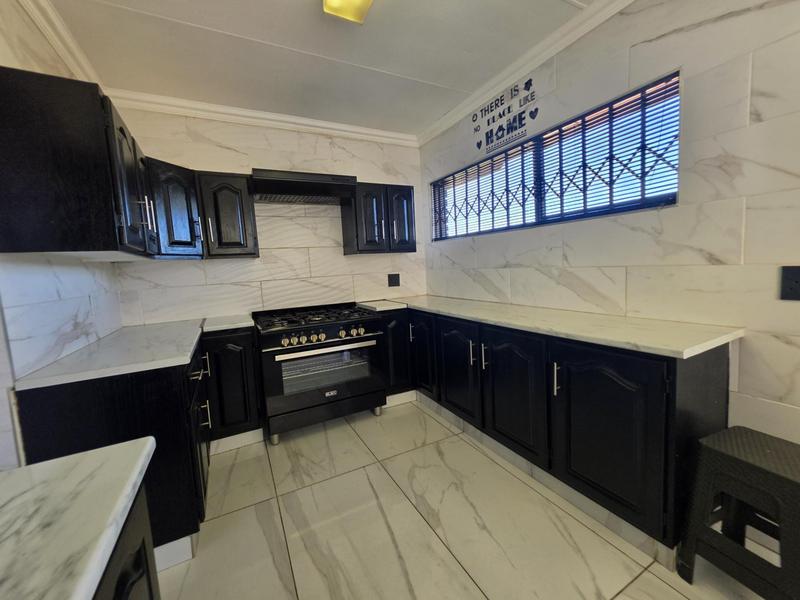 4 Bedroom Property for Sale in Bassonia Gauteng